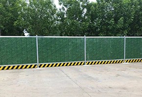 小草綠扣板圍擋