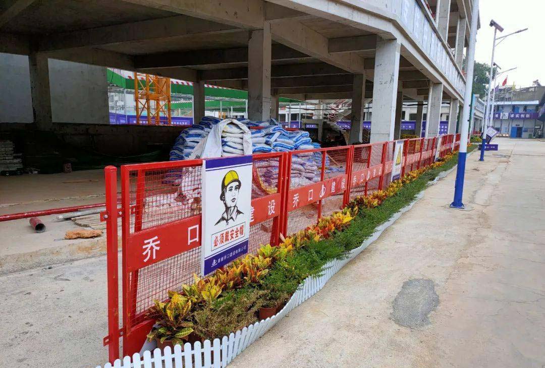 洛陽(yáng)隋唐遺址地鐵站臨邊基坑護(hù)欄網(wǎng)安裝